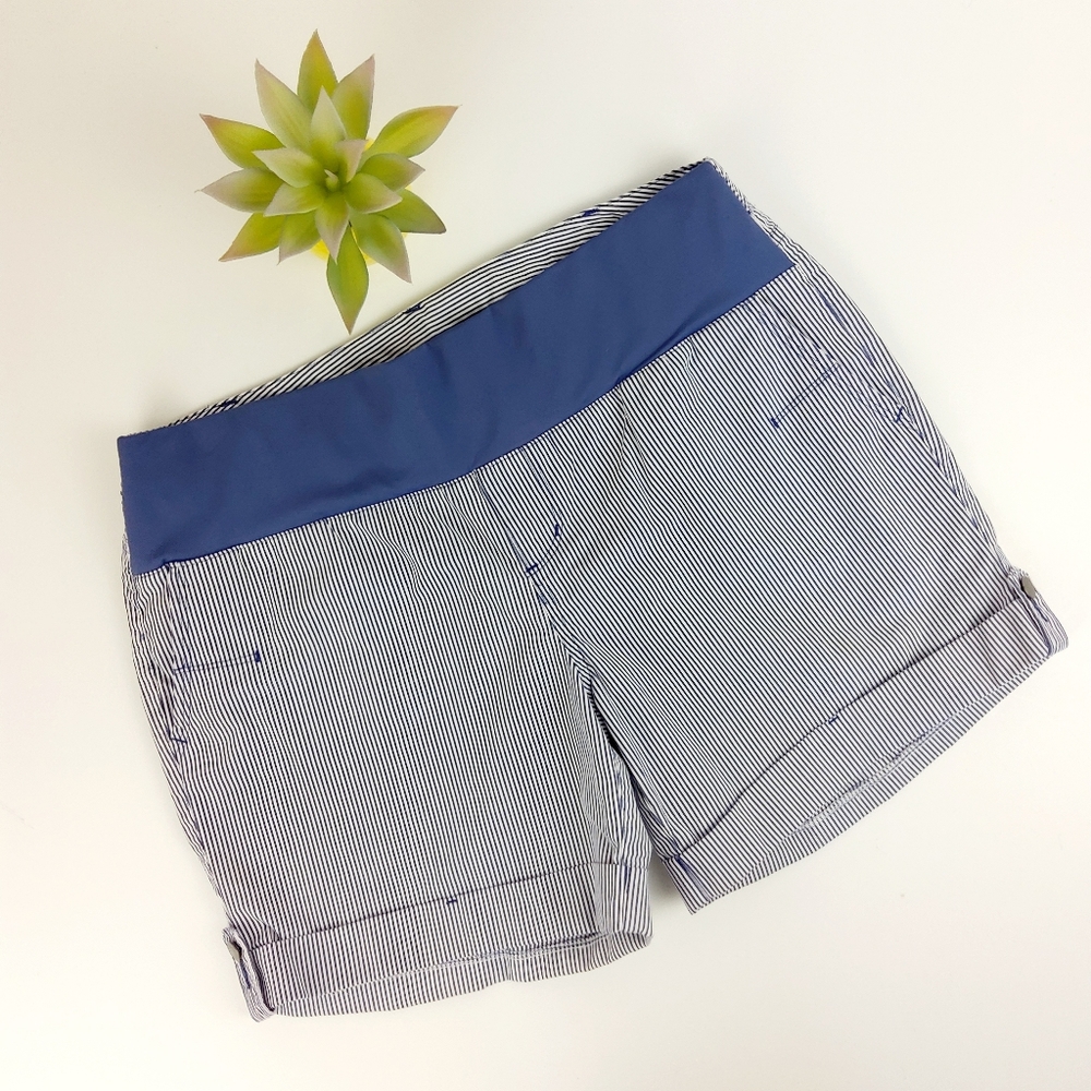 New Additions Stripe Maternity Shorts Size Small